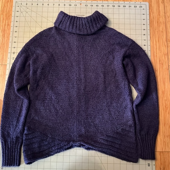 Simply Vera plum turtleneck sweater. - Picture 3 of 3